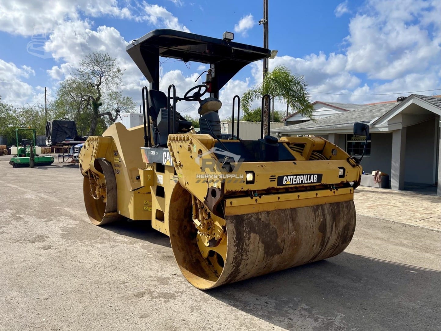 2013 Caterpillar CB54XW Smooth Drum Rollers for sale in Olmito, TX - listing photo 5 of 8