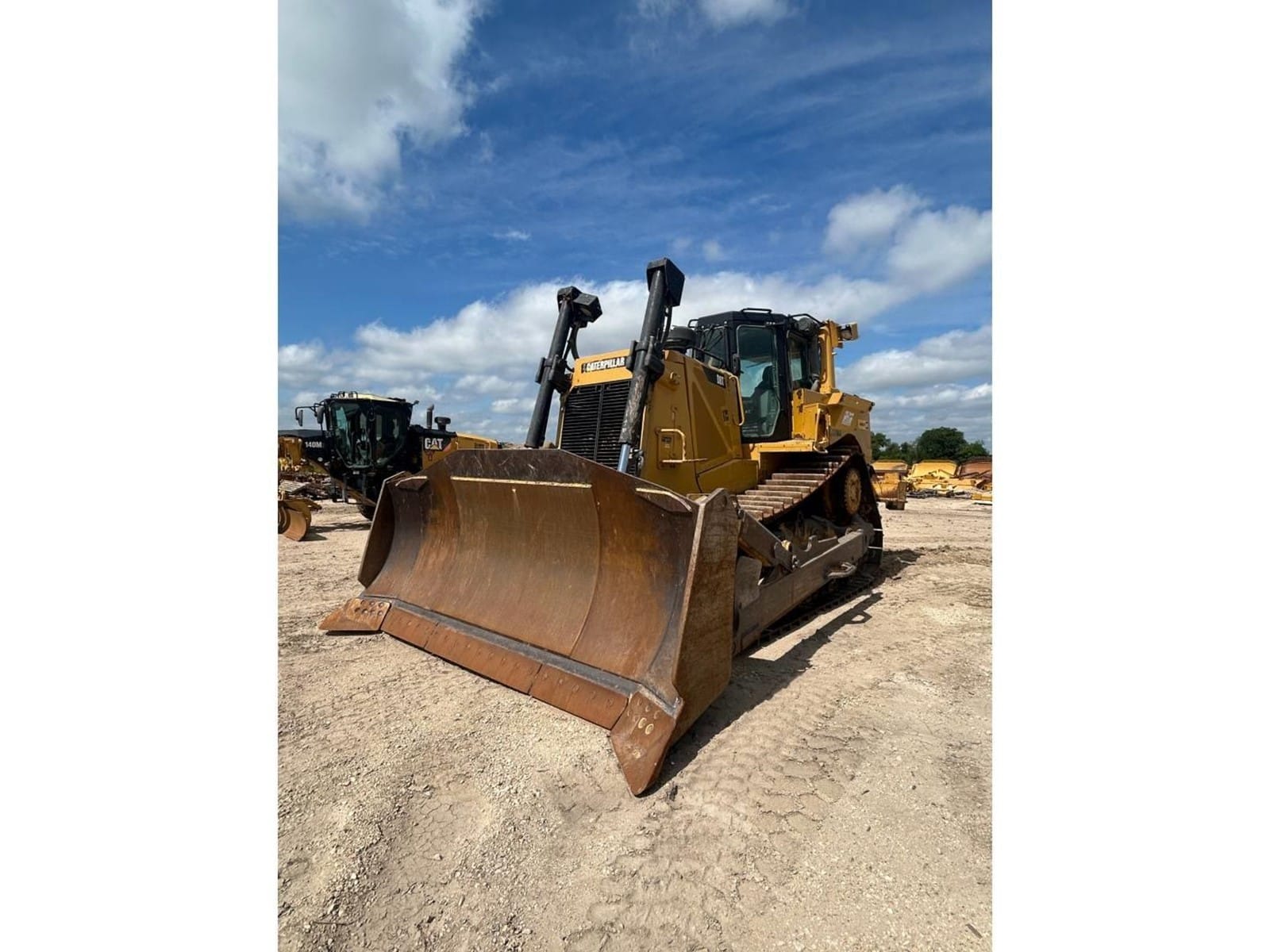 2013 Caterpillar D8 Dozers for sale in San Antonio, TX - listing photo 2 of 8