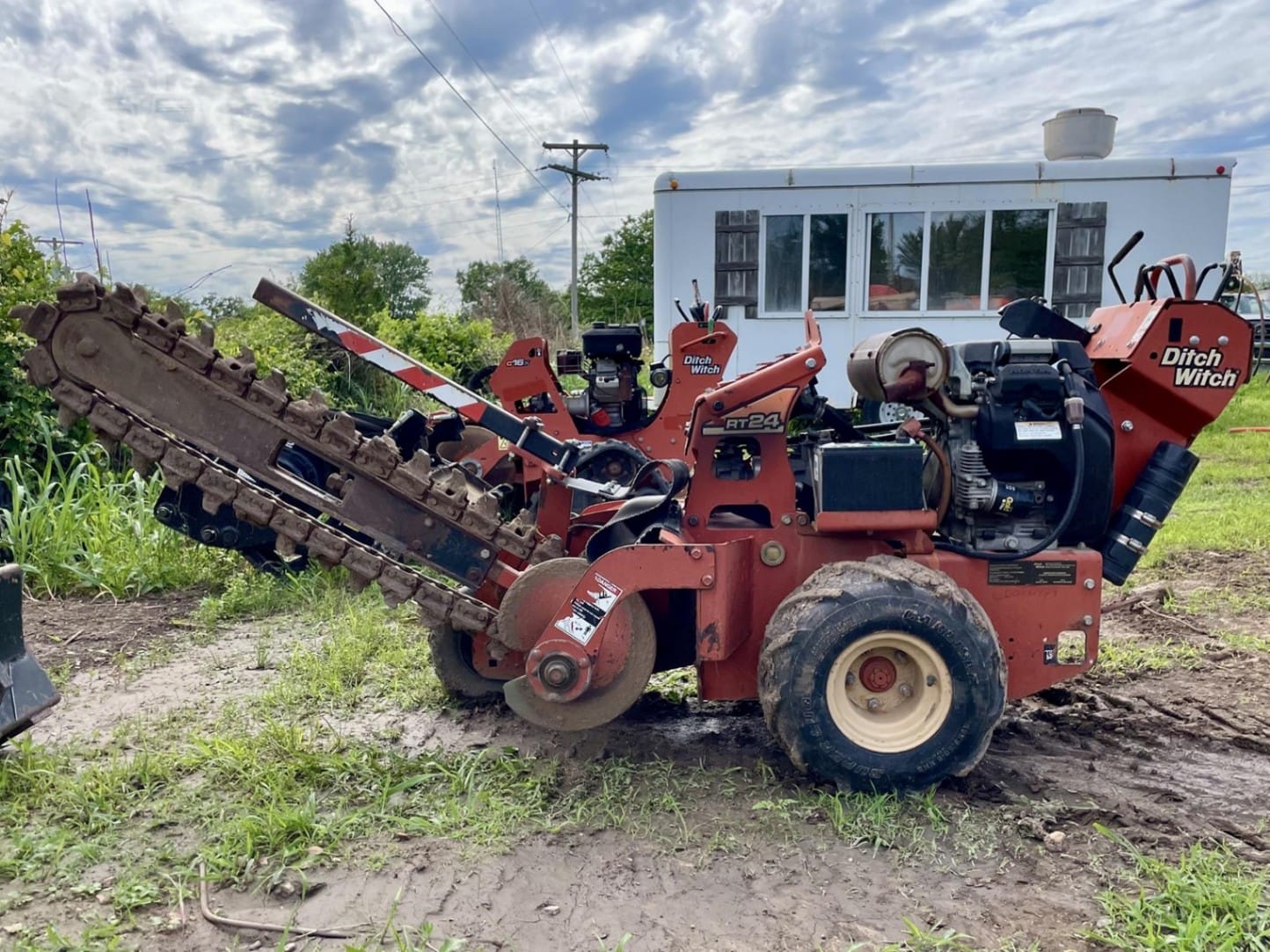 2013 Ditch Witch RT24 Trenchers for sale in Broken Arrow, OK - listing photo 3 of 8