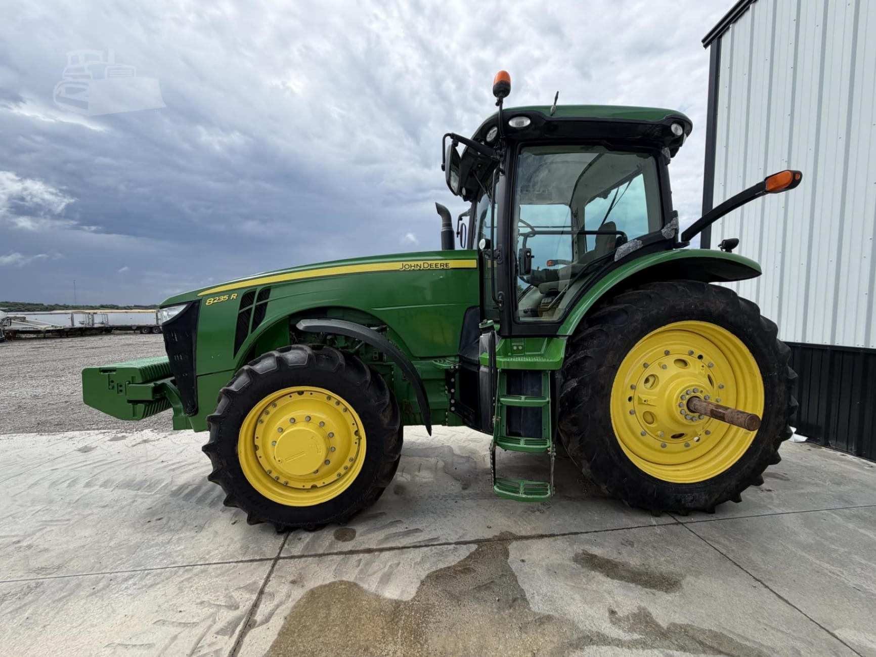 2013 John Deere 8235R Field Tractors Power for sale in Bedford, IA - listing photo 2 of 15