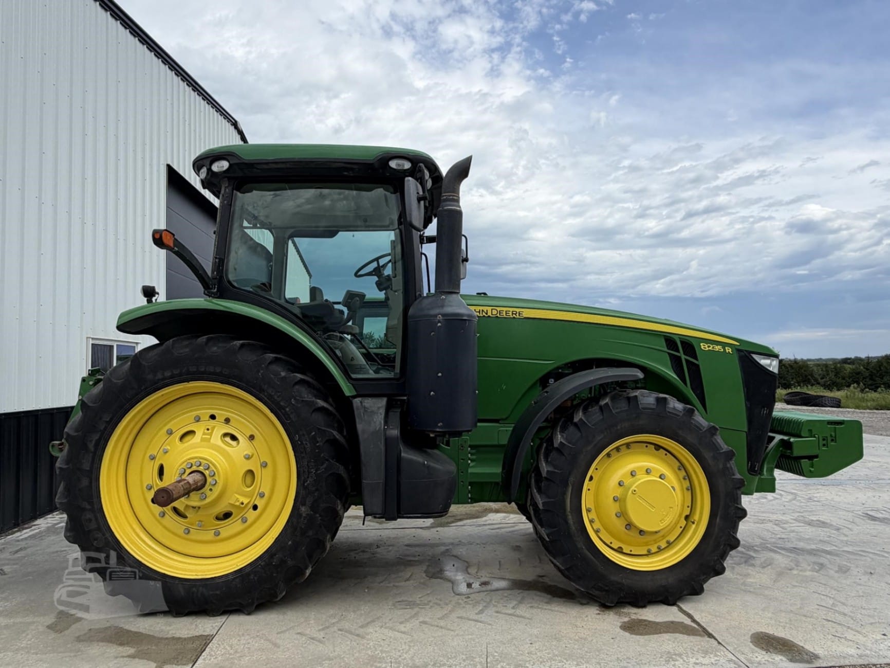 2013 John Deere 8235R Field Tractors Power for sale in Bedford, IA - listing photo 3 of 15