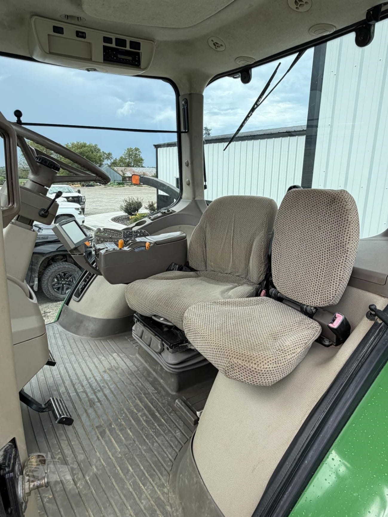 2013 John Deere 8235R Field Tractors Power for sale in Bedford, IA - listing photo 8 of 15