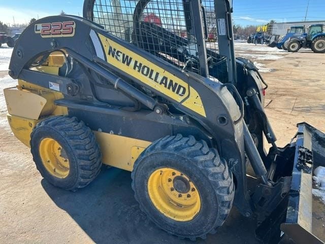 2013 New Holland L225 Skid Steer Loaders for sale in Alliance, NE - listing photo 2 of 6