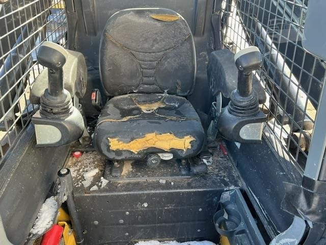 2013 New Holland L225 Skid Steer Loaders for sale in Alliance, NE - listing photo 5 of 6