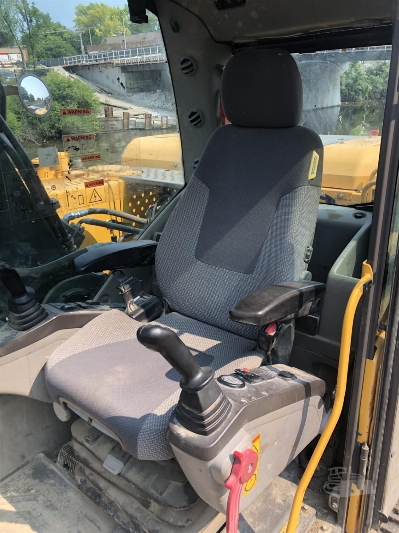 2013 Volvo EC160DL Excavators for sale in Chicago Ridge, IL - listing photo 4 of 5