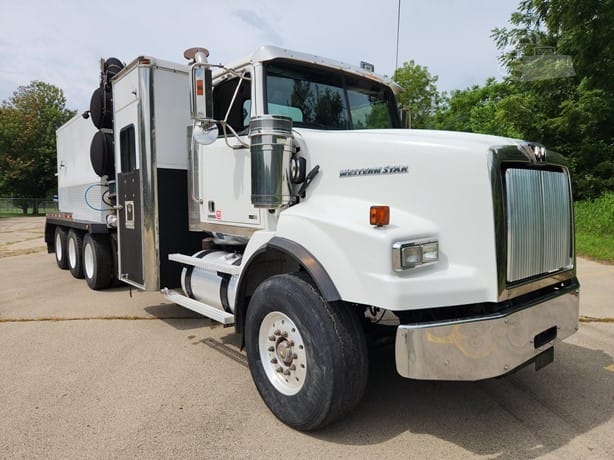 2013 Western Star 4900 Vacuum Truck Hydrovac Combo Jet for sale in Dubuque, IA - listing photo 2 of 19