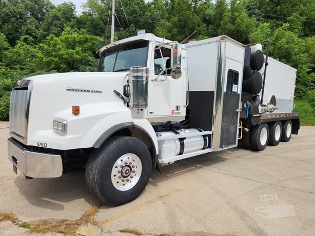 2013 Western Star 4900 Vacuum Truck Hydrovac Combo Jet for sale in Dubuque, IA - listing photo 3 of 19