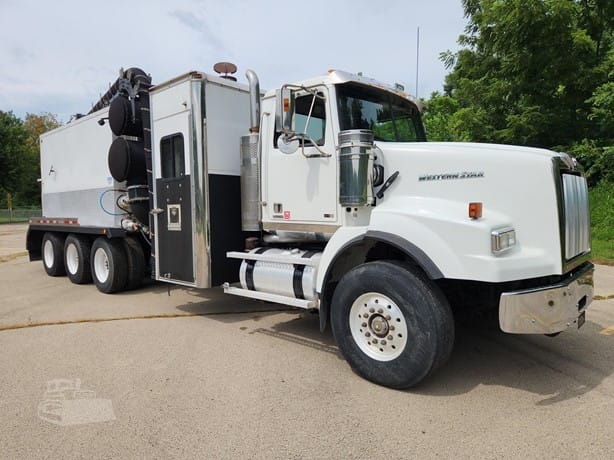 2013 Western Star 4900 Vacuum Truck Hydrovac Combo Jet for sale in Dubuque, IA - listing photo 4 of 19