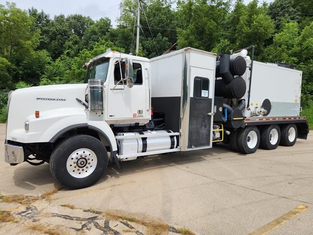 2013 Western Star 4900 Vacuum Truck Hydrovac Combo Jet for sale in Dubuque, IA - listing photo 5 of 19