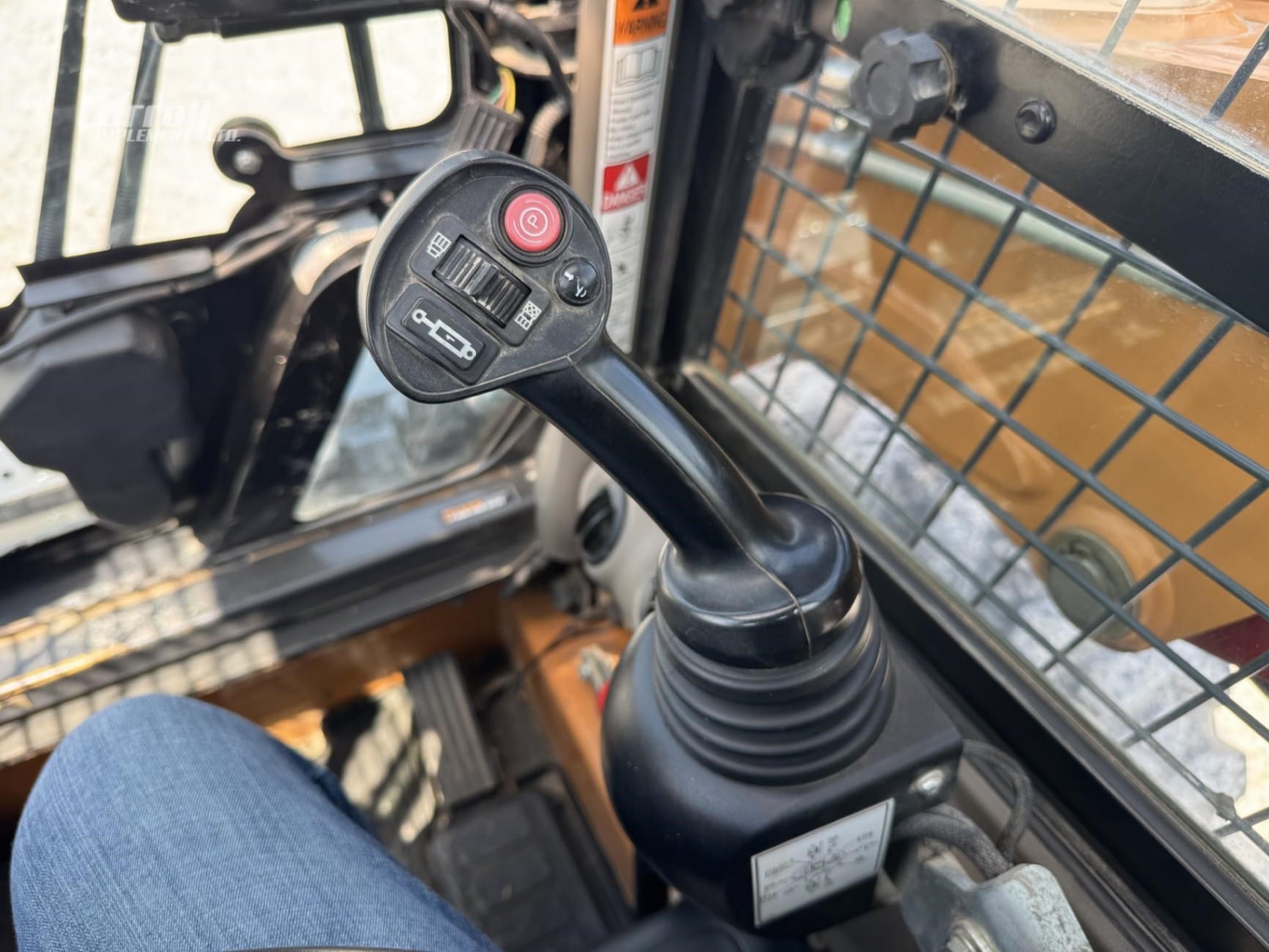 2014 CASE SR220 Skid Steer Loaders for sale in Lu Verne, IA - listing photo 15 of 21
