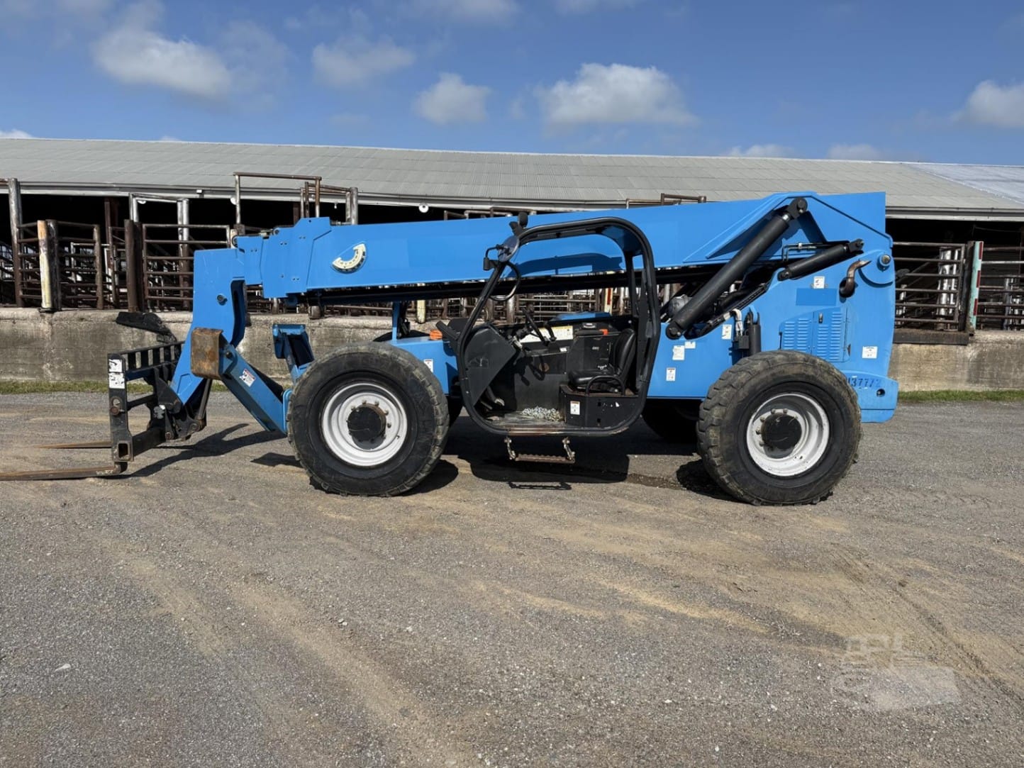 2014 Genie genie-gth-1056 Telehandler Telescopic Forklift for sale in McAlester, OK - listing photo 2 of 8