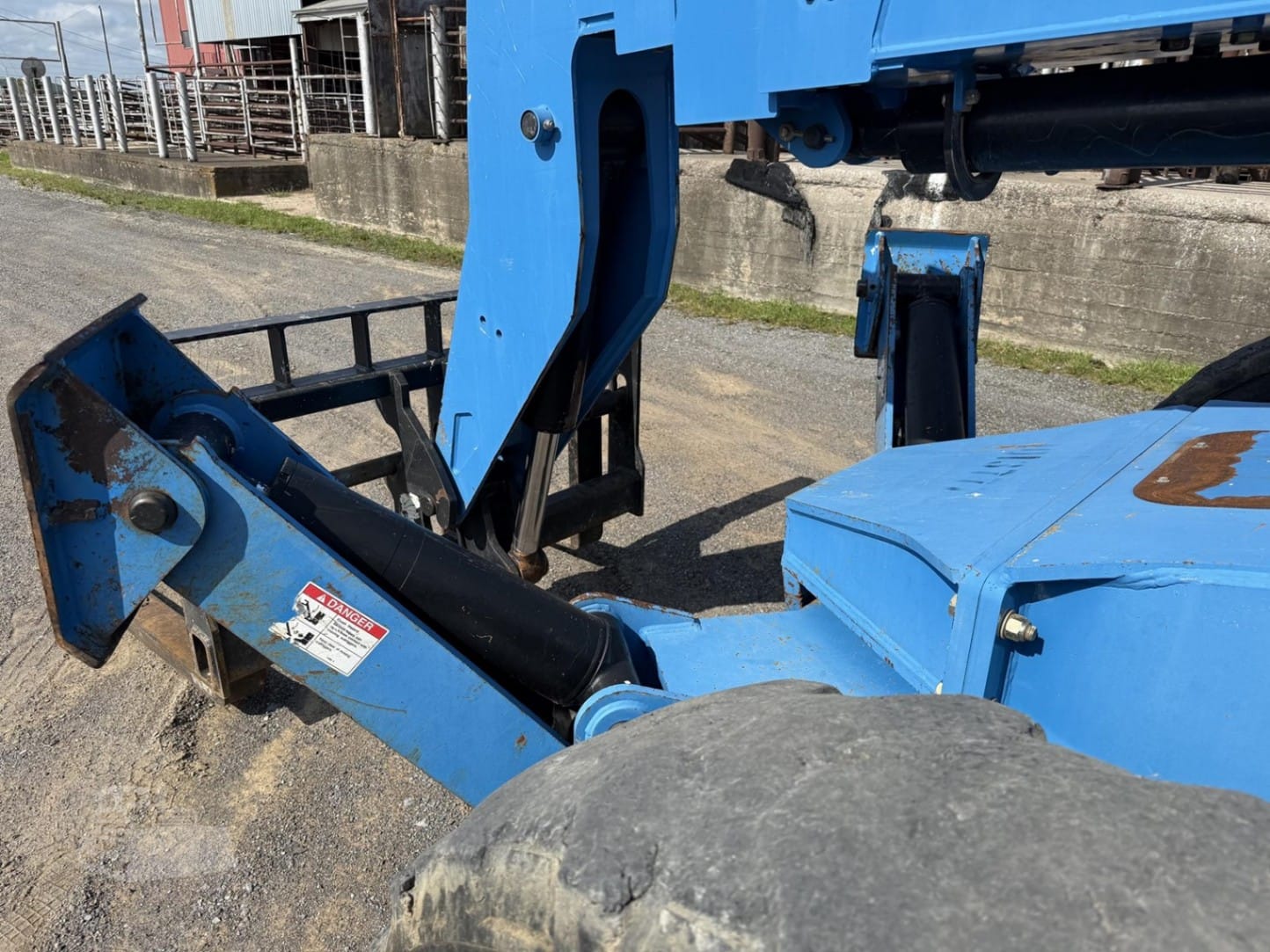 2014 Genie genie-gth-1056 Telehandler Telescopic Forklift for sale in McAlester, OK - listing photo 3 of 8