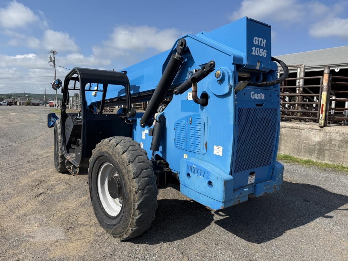 2014 Genie genie-gth-1056 Telehandler Telescopic Forklift for sale in McAlester, OK - listing photo 5 of 8