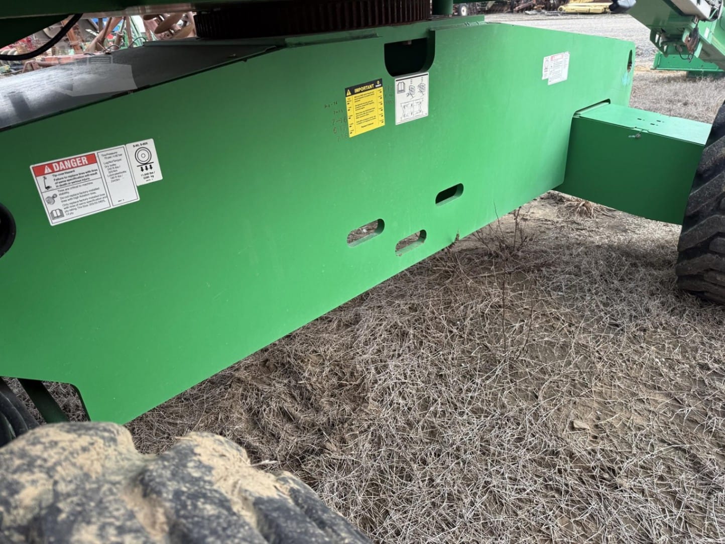 2014 Genie S60X Telescopic Boom Lift Straight for sale in McAlester, OK - listing photo 5 of 8