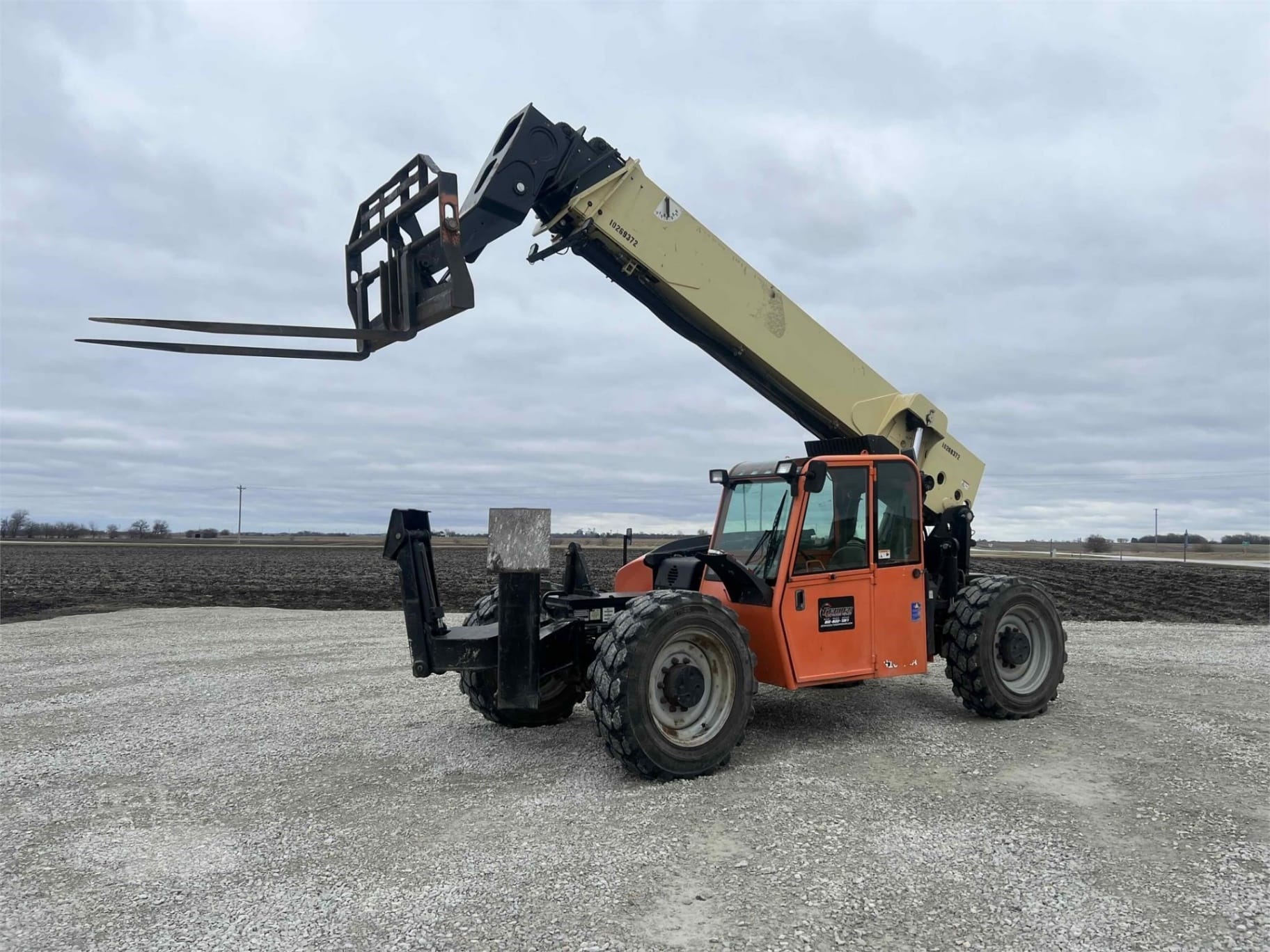 2014 JLG jlg-1055 Telehandlers Forklifts for sale in Chatsworth, IL - primary listing photo of 8