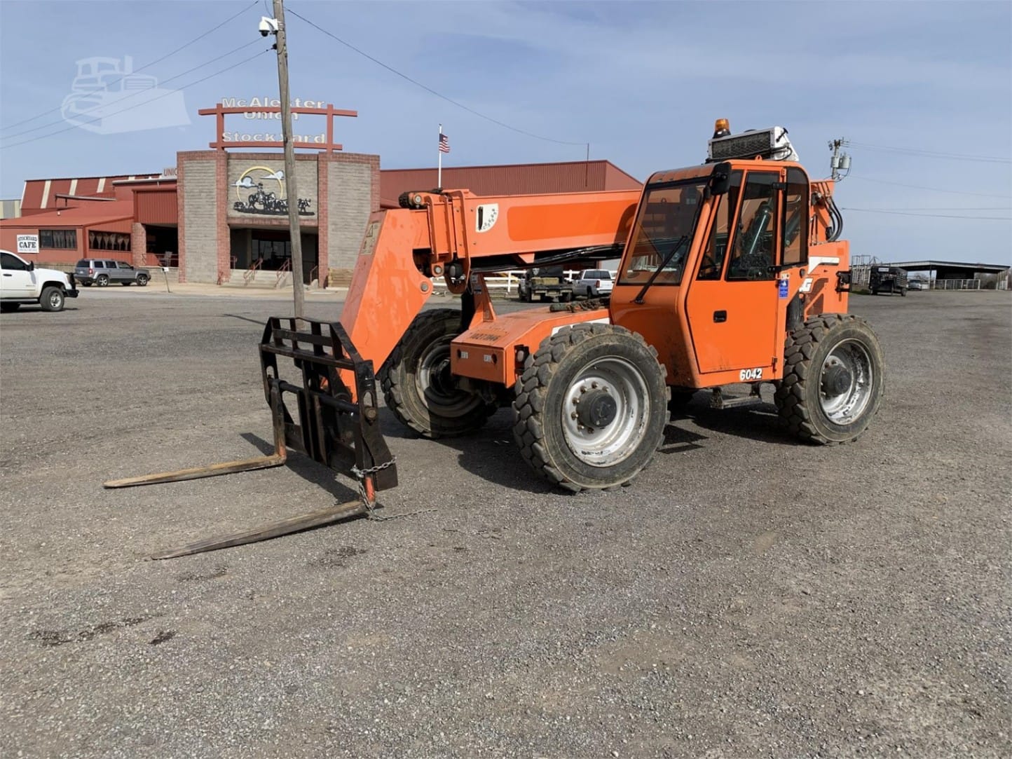 2014 SkyTrak (JLG) skytrak-jlg-6042 Telehandler Telescopic Forklift for sale in McAlester, OK - listing photo 3 of 8