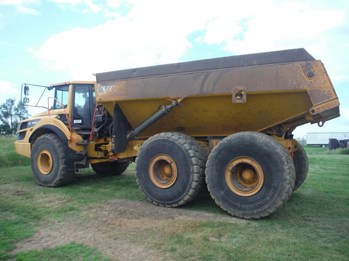 2014 Volvo A40G Dumpers Haulers for sale in Milton, PA - listing photo 2 of 8