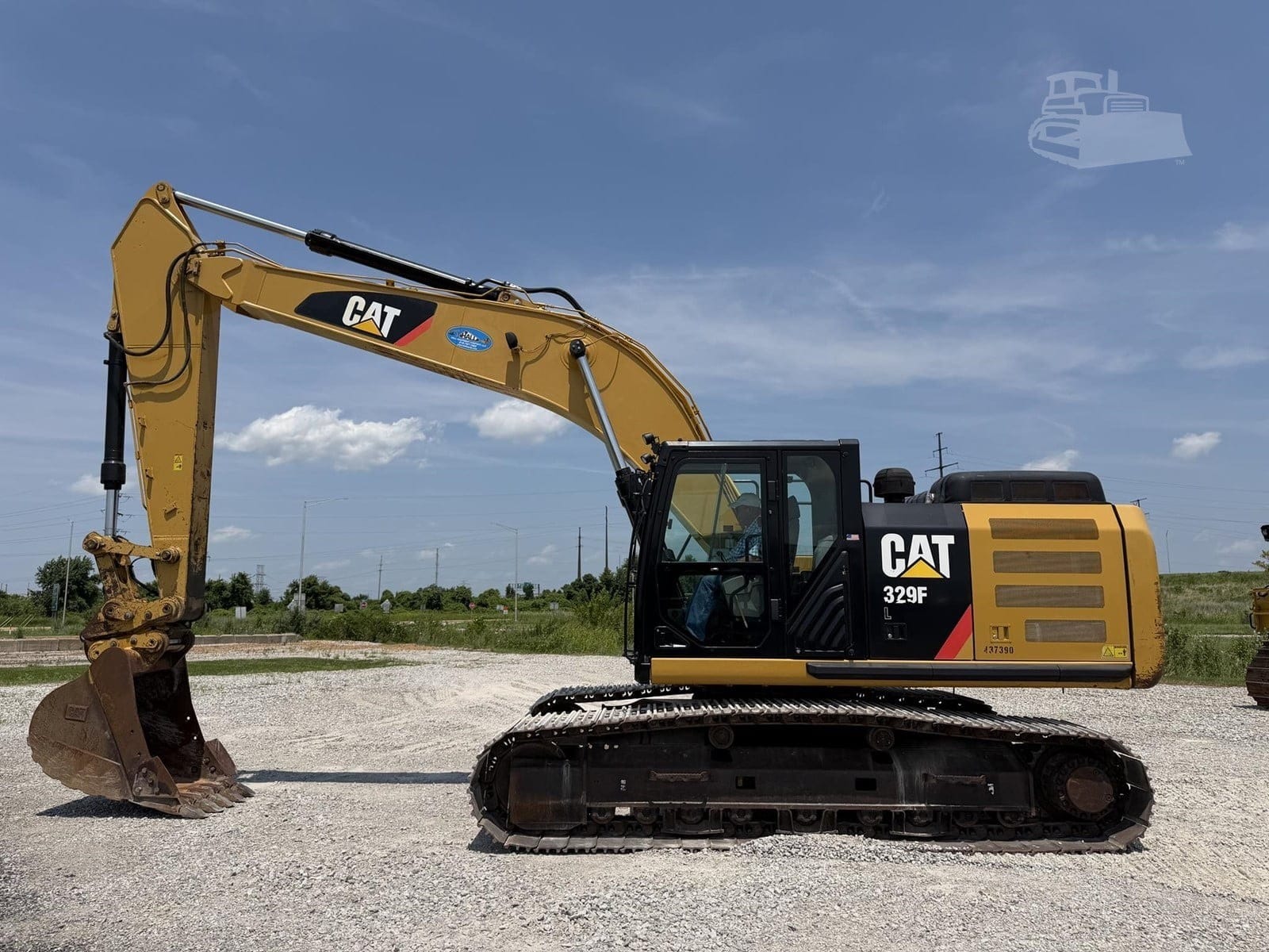 2015 Caterpillar 329FL Excavators for sale in Pontoon Beach, IL - listing photo 2 of 8