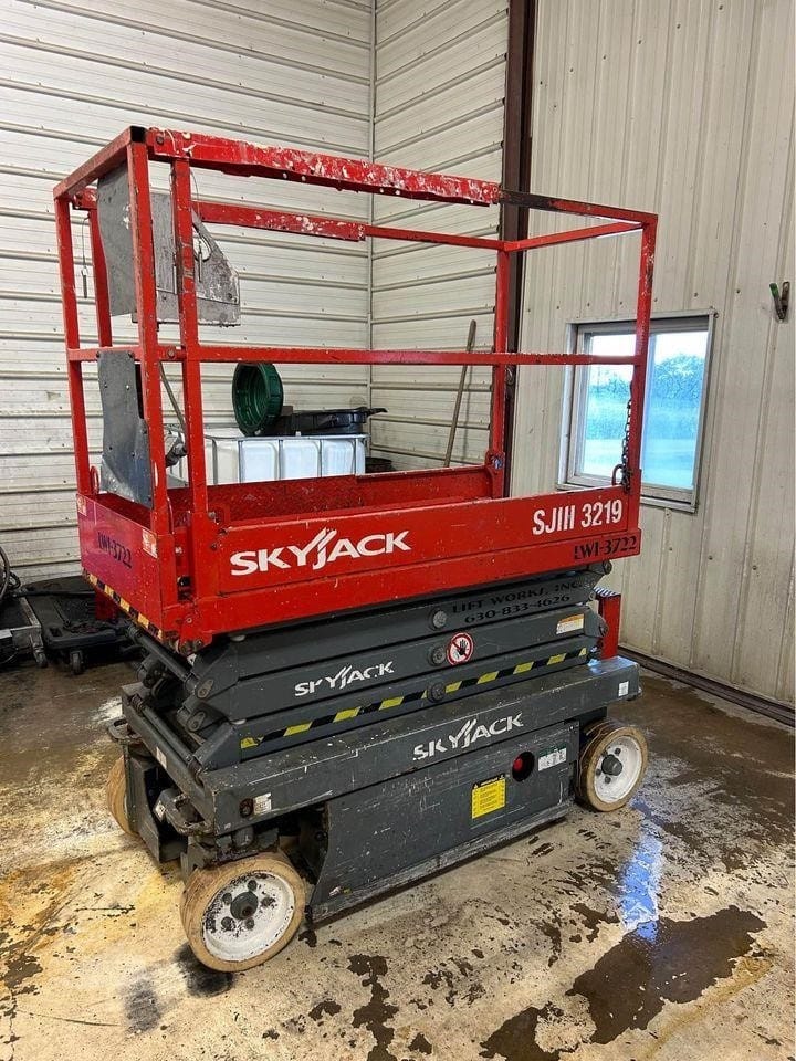 2015 Skyjack skyjack-sj3219 Scissor Lift Electric for sale in Mount Ayr, IA - primary listing photo of 6