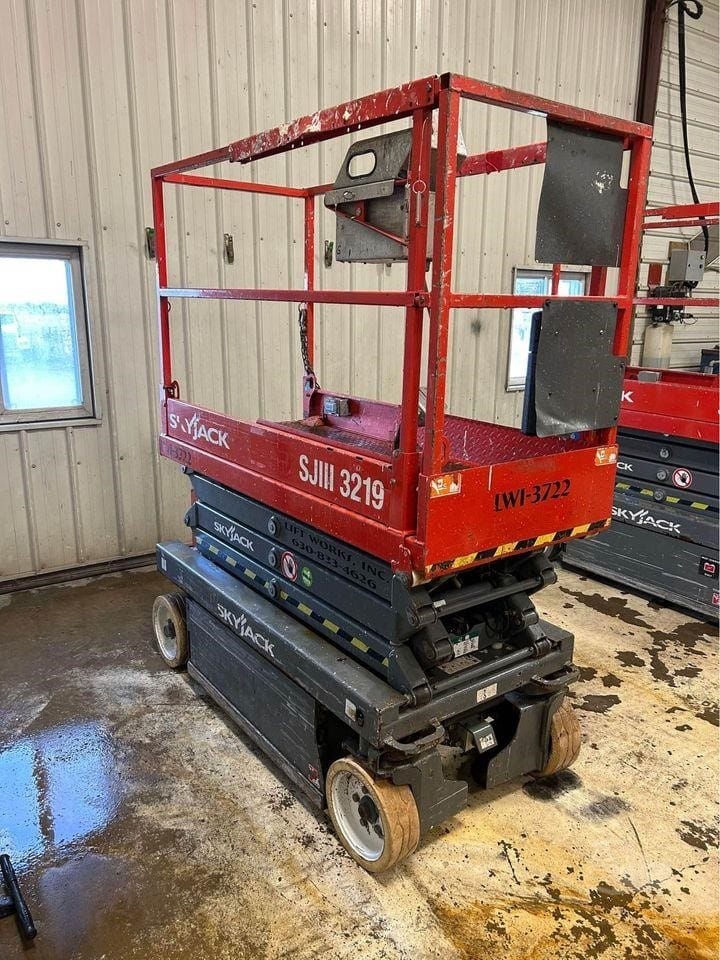 2015 Skyjack skyjack-sj3219 Scissor Lift Electric for sale in Mount Ayr, IA - listing photo 2 of 6