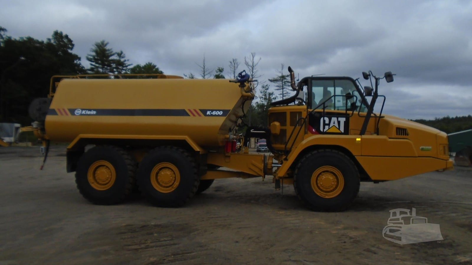 2016 Caterpillar 730C Water Truck for sale in Windham, NH - listing photo 2 of 7