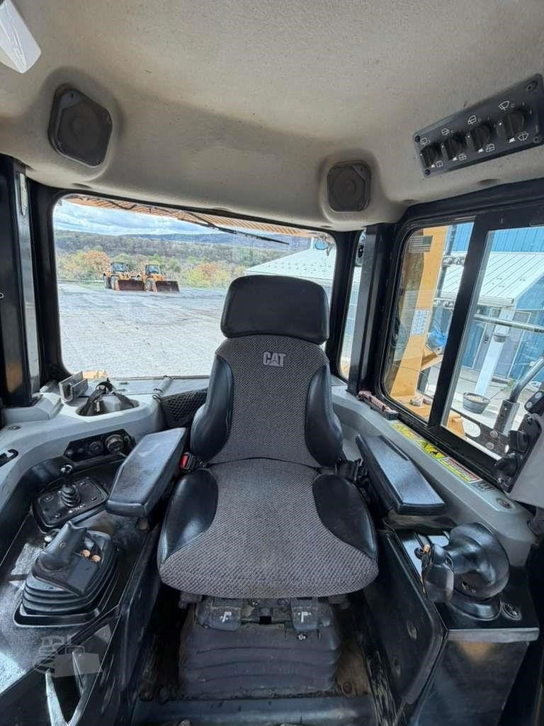 2016 Caterpillar D6T LGP Dozers for sale in Walnutport, PA - listing photo 7 of 8