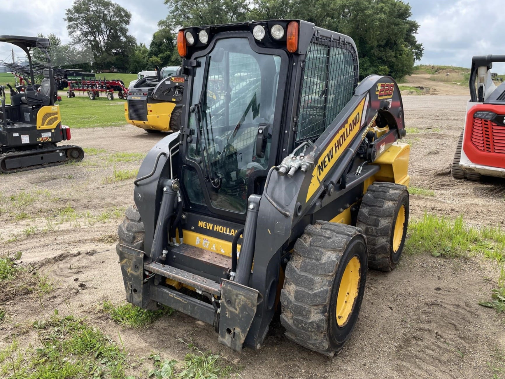 2016 New Holland L228 Skid Steer Loaders for sale in Edgewood, IA - listing photo 3 of 8