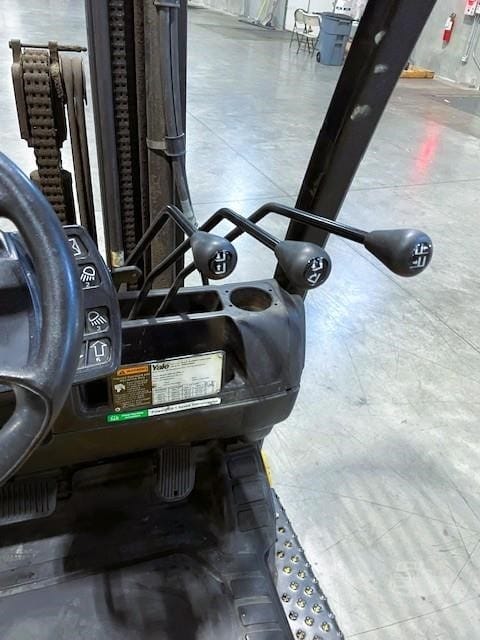 2016 Yale GLC040SVX Industrial Forklift Counterbalance for sale in Grimes, IA - listing photo 4 of 10