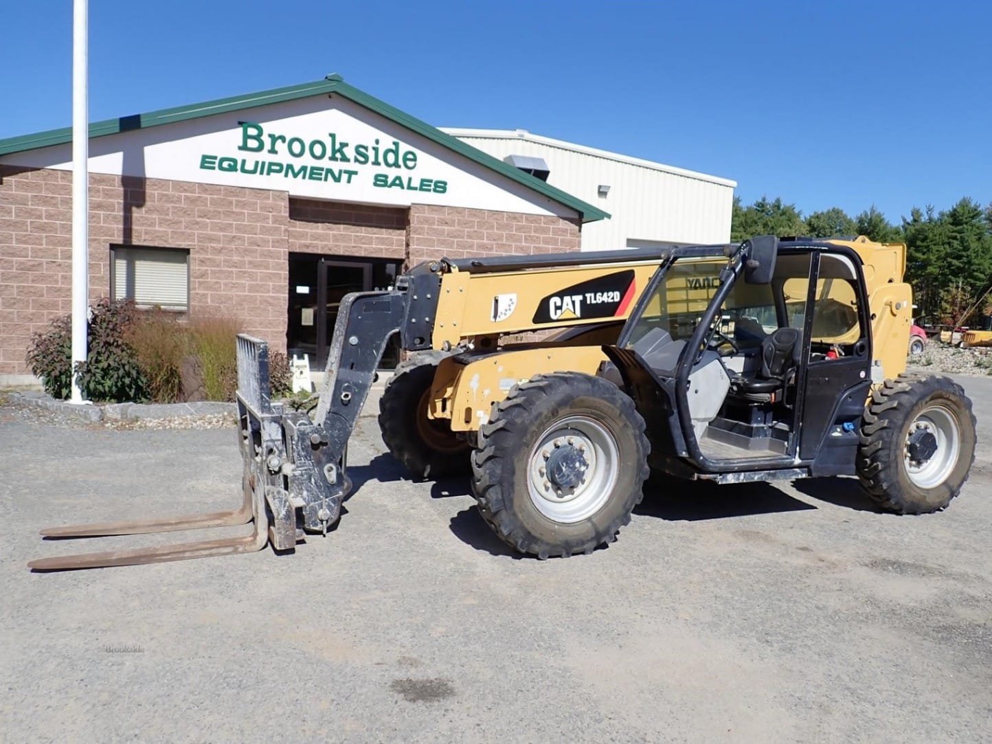 2017 Caterpillar TL642D Telehandlers Forklifts for sale in Phillipston, MA - listing photo 2 of 10