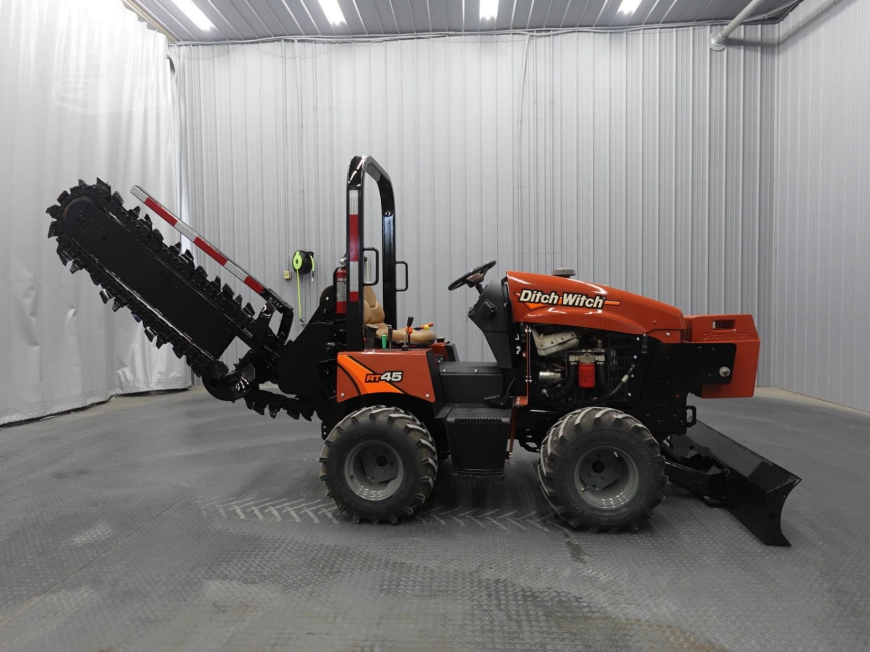 2017 Ditch Witch RT45 Trenchers for sale in Clinton, IL - listing photo 4 of 8
