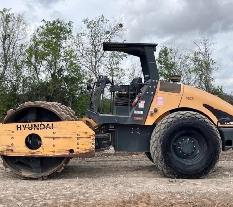 2017 Hyundai HR110C-9 Compact Equipment for sale in Magnolia, TX - listing photo 3 of 4