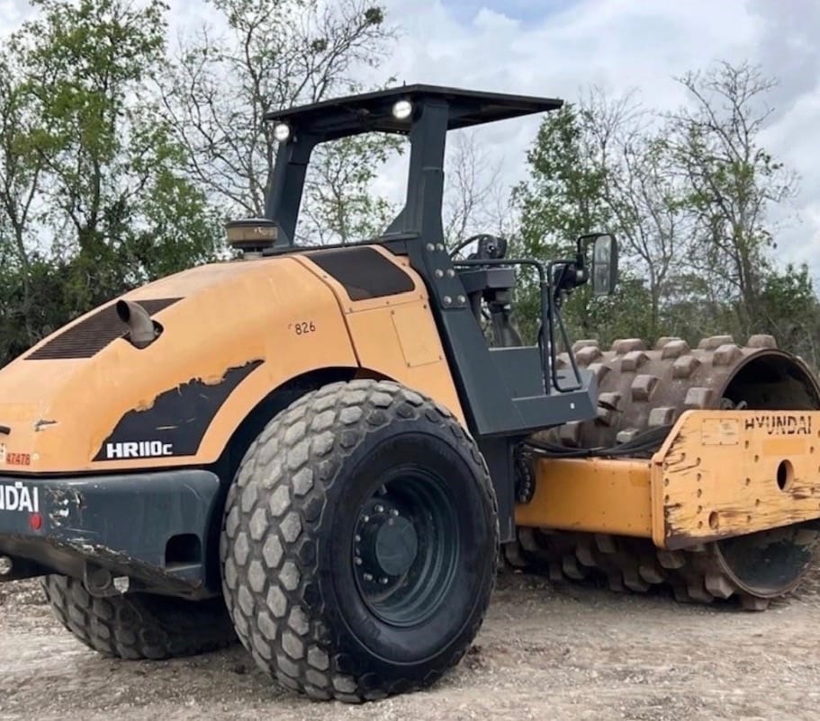 2017 Hyundai HR110C-9 Compact Equipment for sale in Magnolia, TX - listing photo 4 of 4