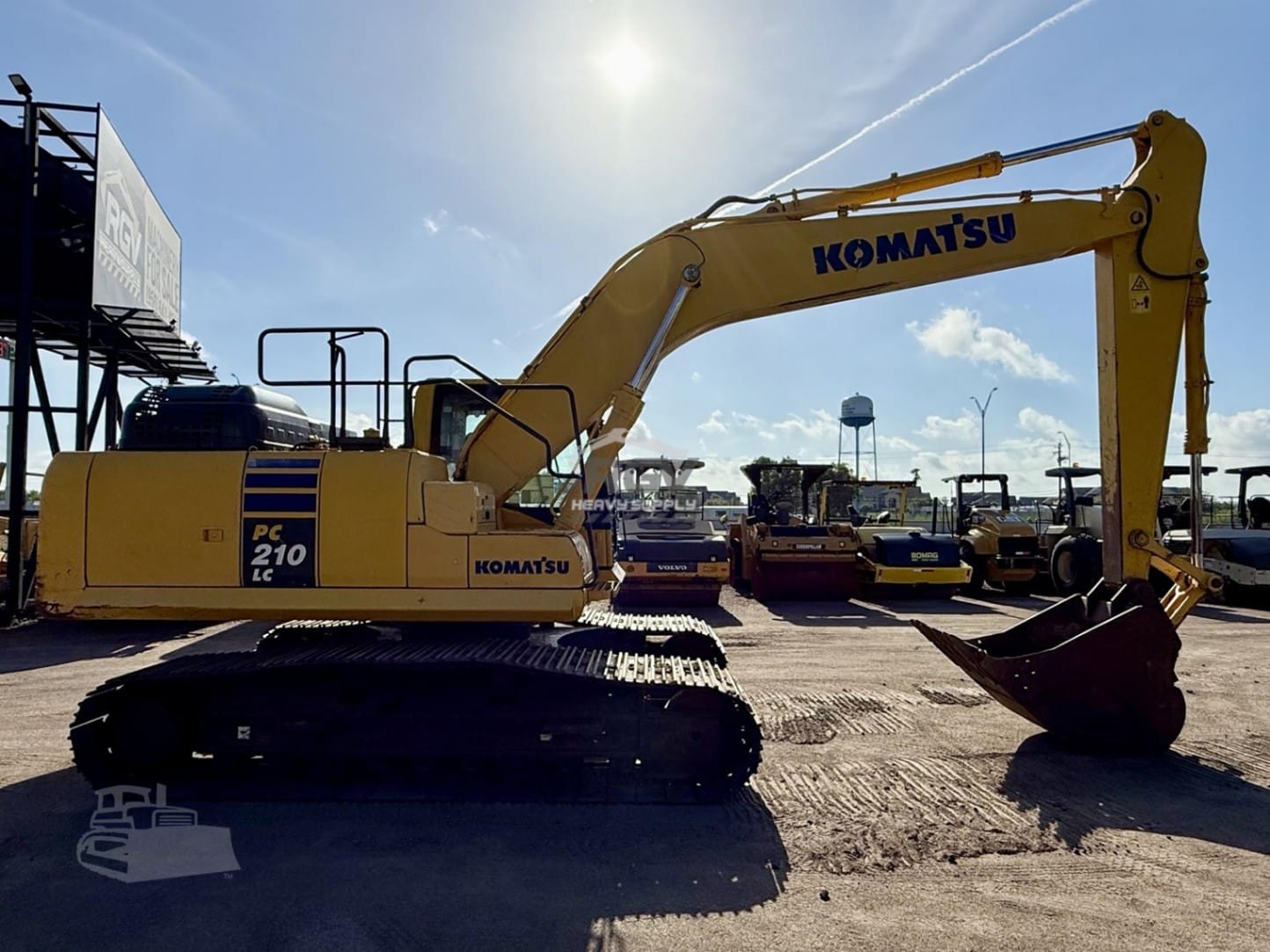 2017 Komatsu PC210LC-11 Excavators for sale in Olmito, TX - listing photo 2 of 8