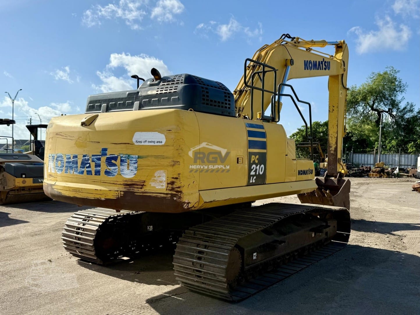 2017 Komatsu PC210LC-11 Excavators for sale in Olmito, TX - listing photo 3 of 8