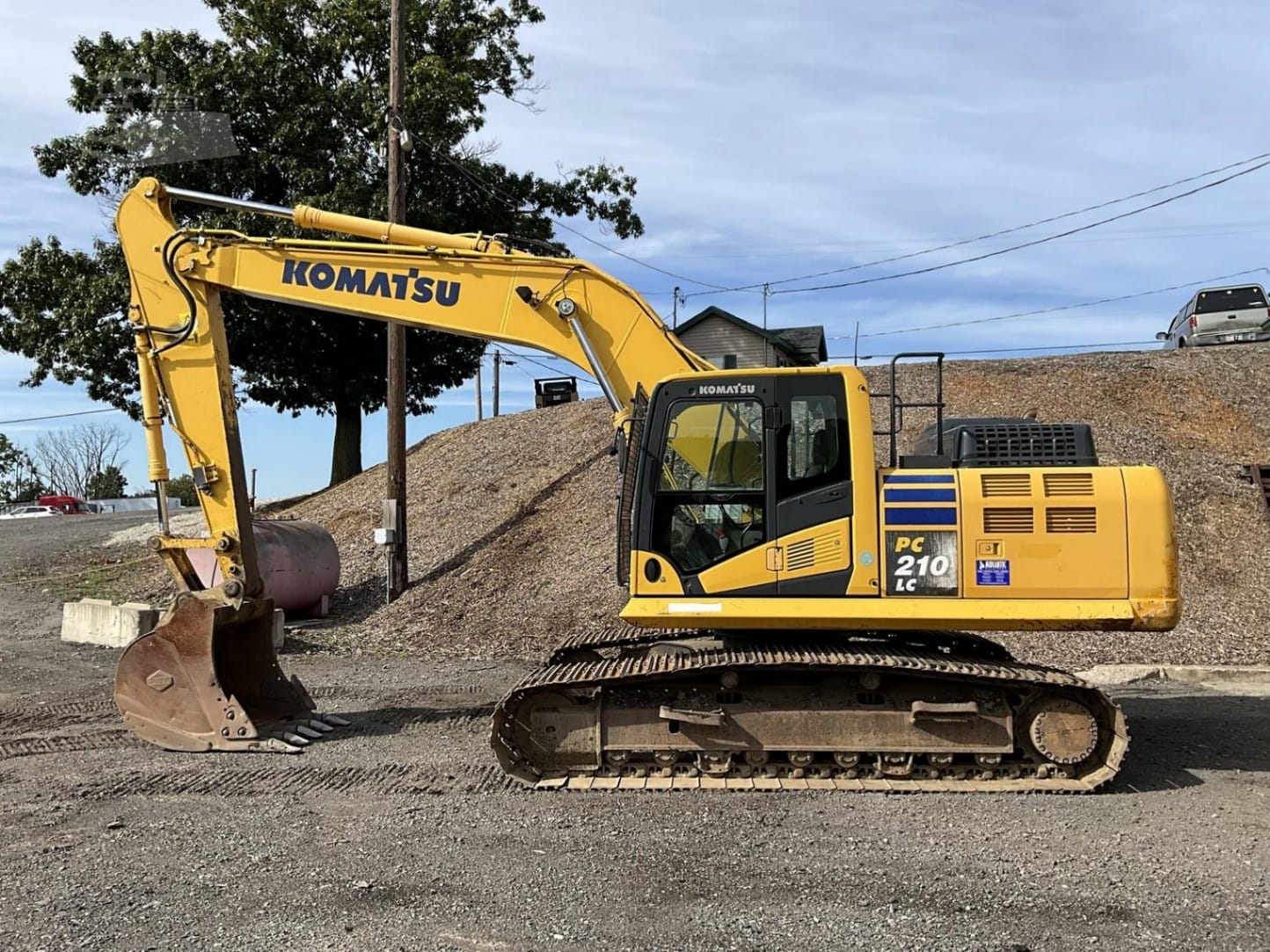 2017 Komatsu PC210LC-11 Excavators for sale in Pittston Township, PA - listing photo 2 of 8