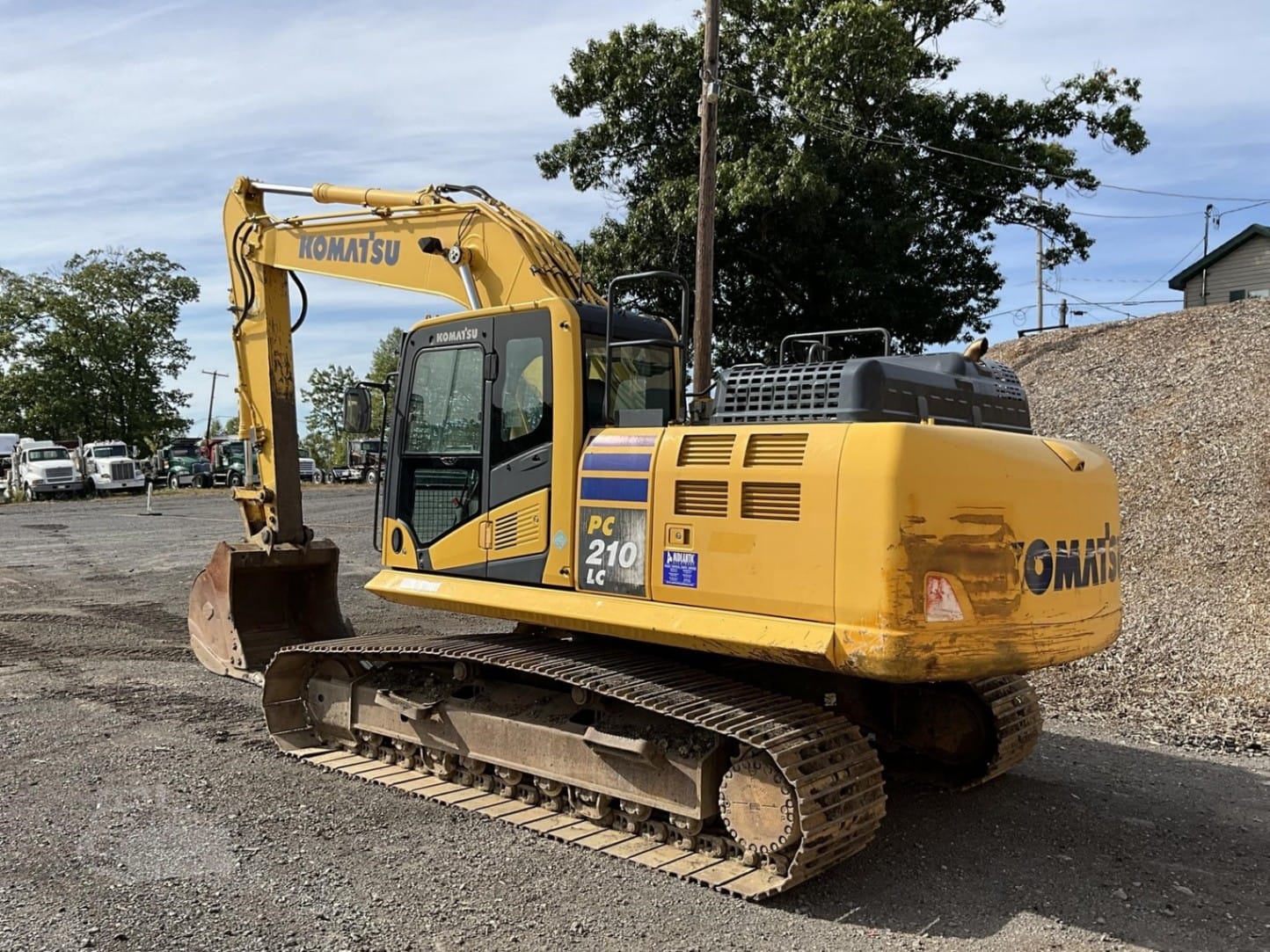 2017 Komatsu PC210LC-11 Excavators for sale in Pittston Township, PA - listing photo 3 of 8