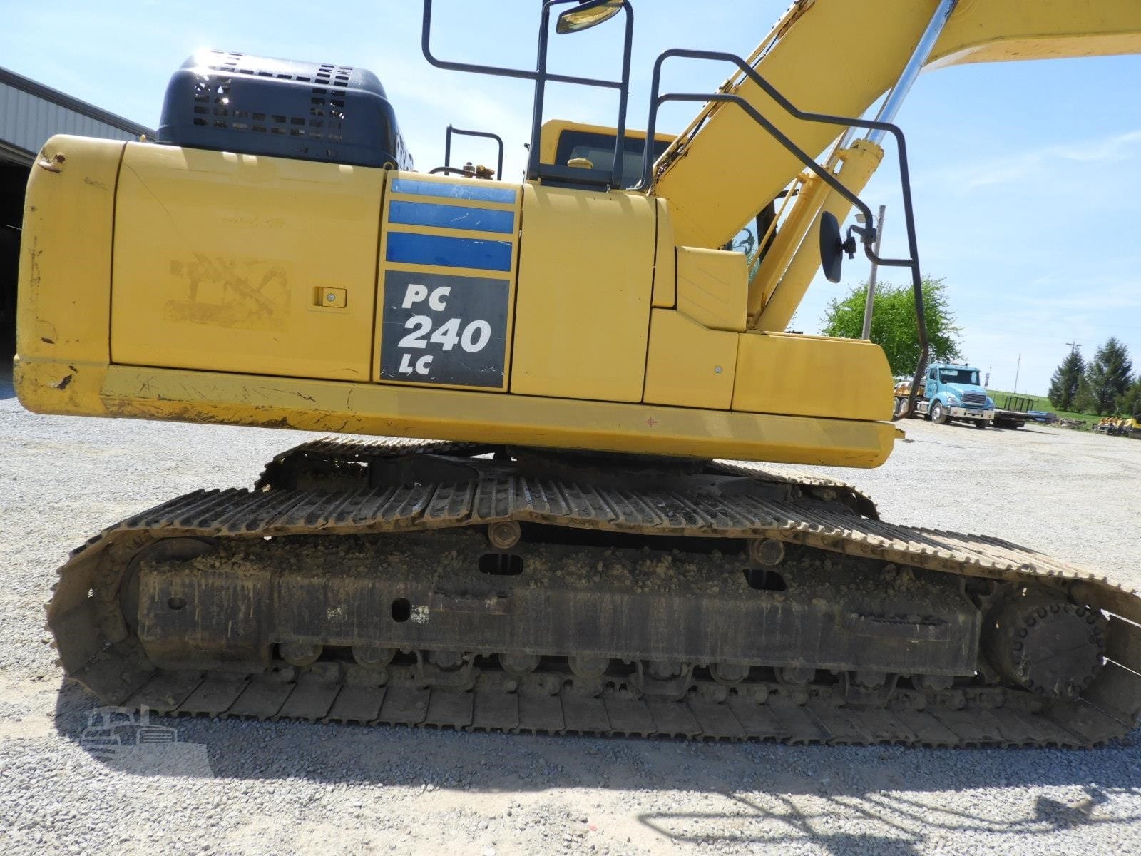 2017 Komatsu PC240LC-11 Excavators for sale in Holmesville, OH - listing photo 4 of 8