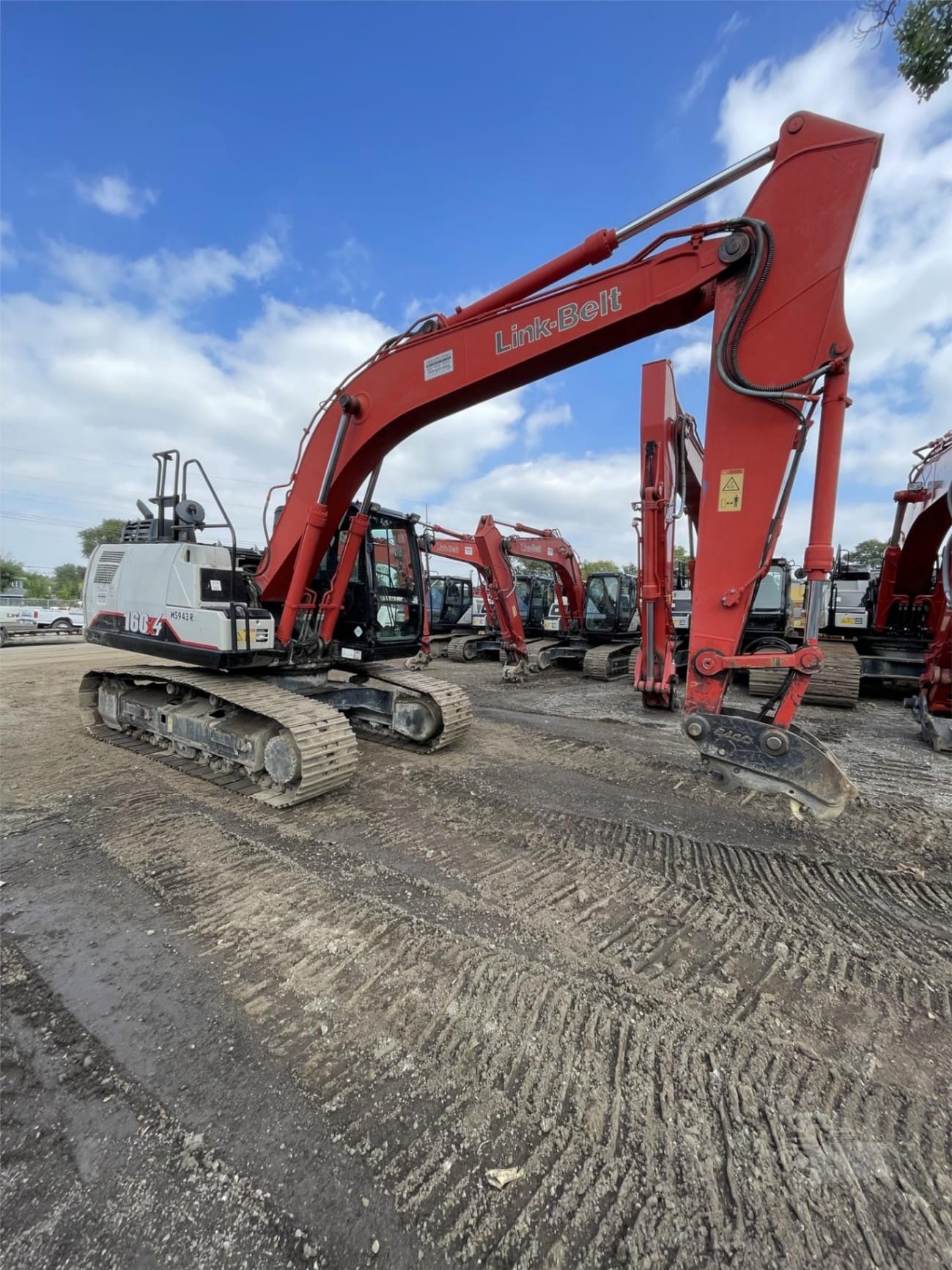 2017 Link-Belt 160 X4 Excavators for sale in Chicago Ridge, IL - listing photo 2 of 12