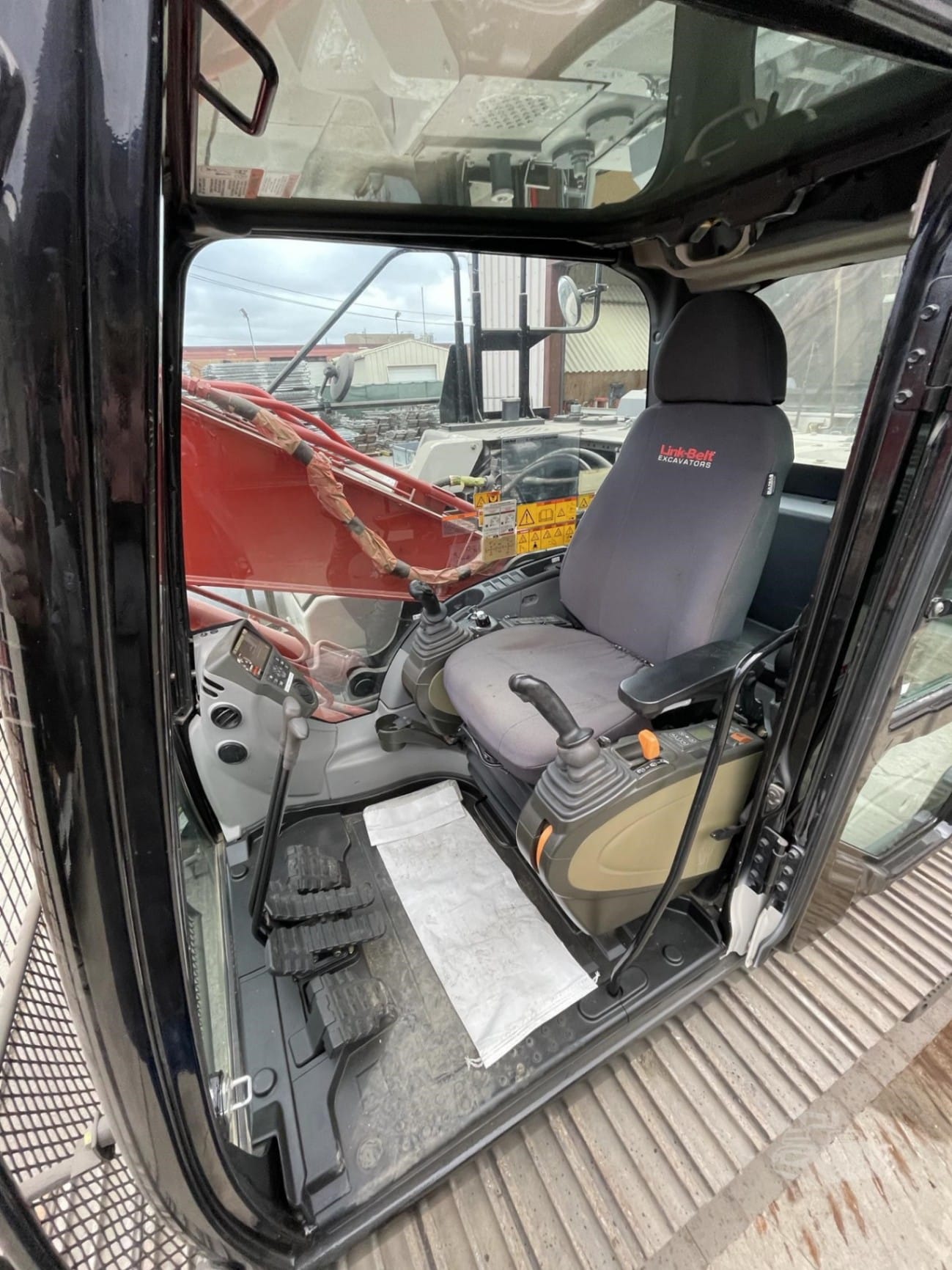 2017 Link-Belt 210 X4 Excavators for sale in Chicago Ridge, IL - listing photo 11 of 19