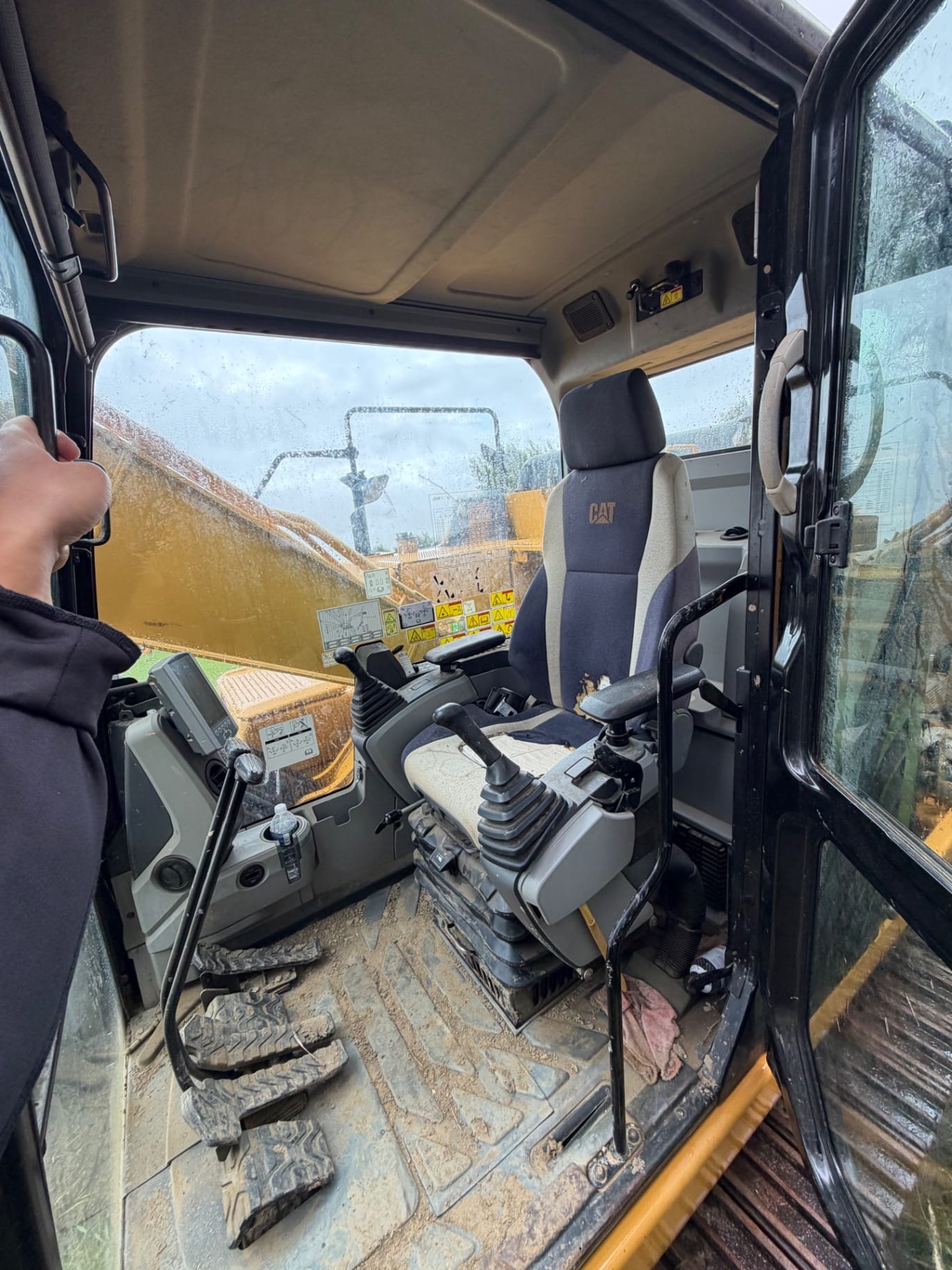 2018 Caterpillar 320 Excavators for sale in Sioux Center, IA - listing photo 7 of 10