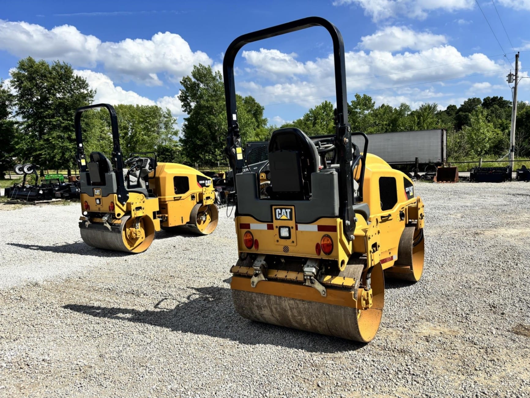 2018 Caterpillar CB24B Asphalt Rollers for sale in Jewett, IL - listing photo 3 of 8