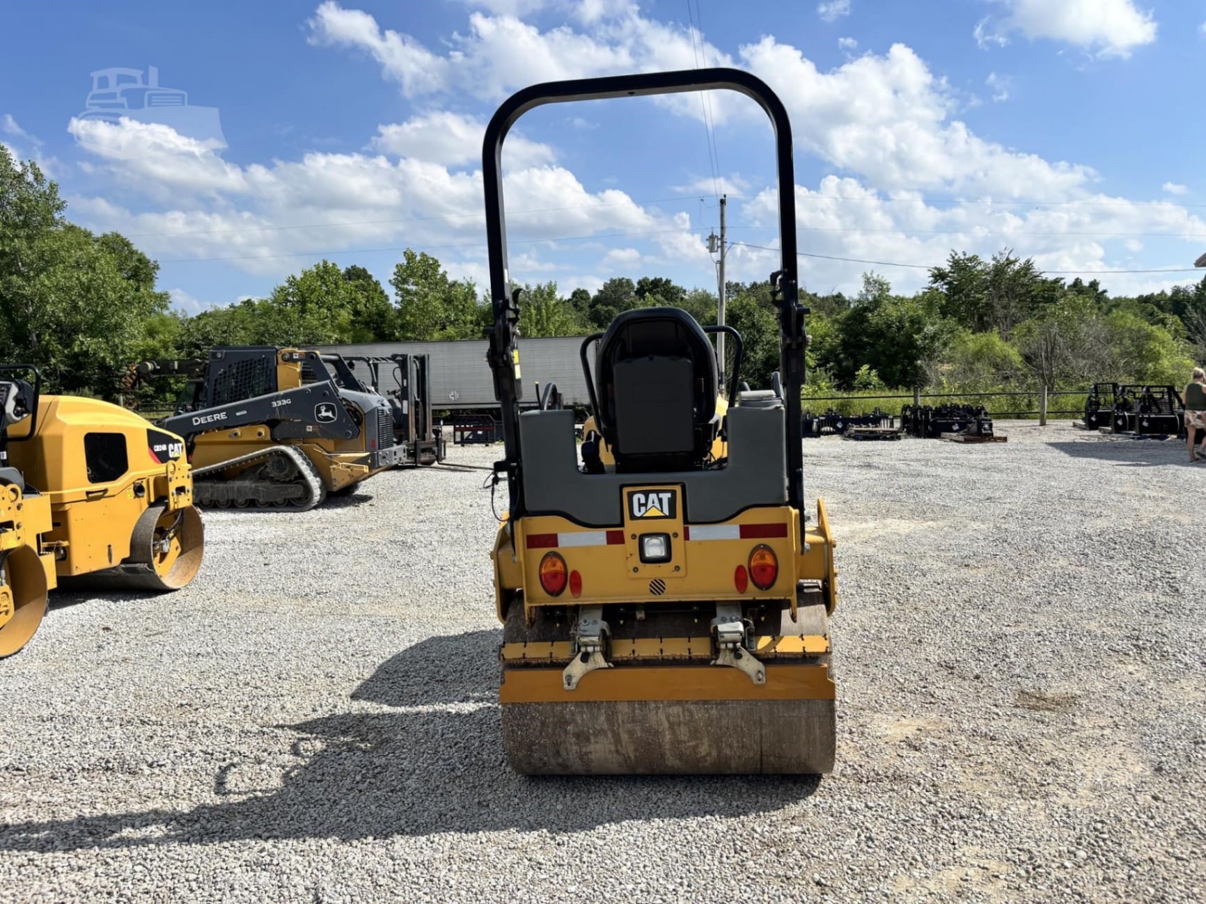 2018 Caterpillar CB24B Asphalt Rollers for sale in Jewett, IL - listing photo 4 of 8