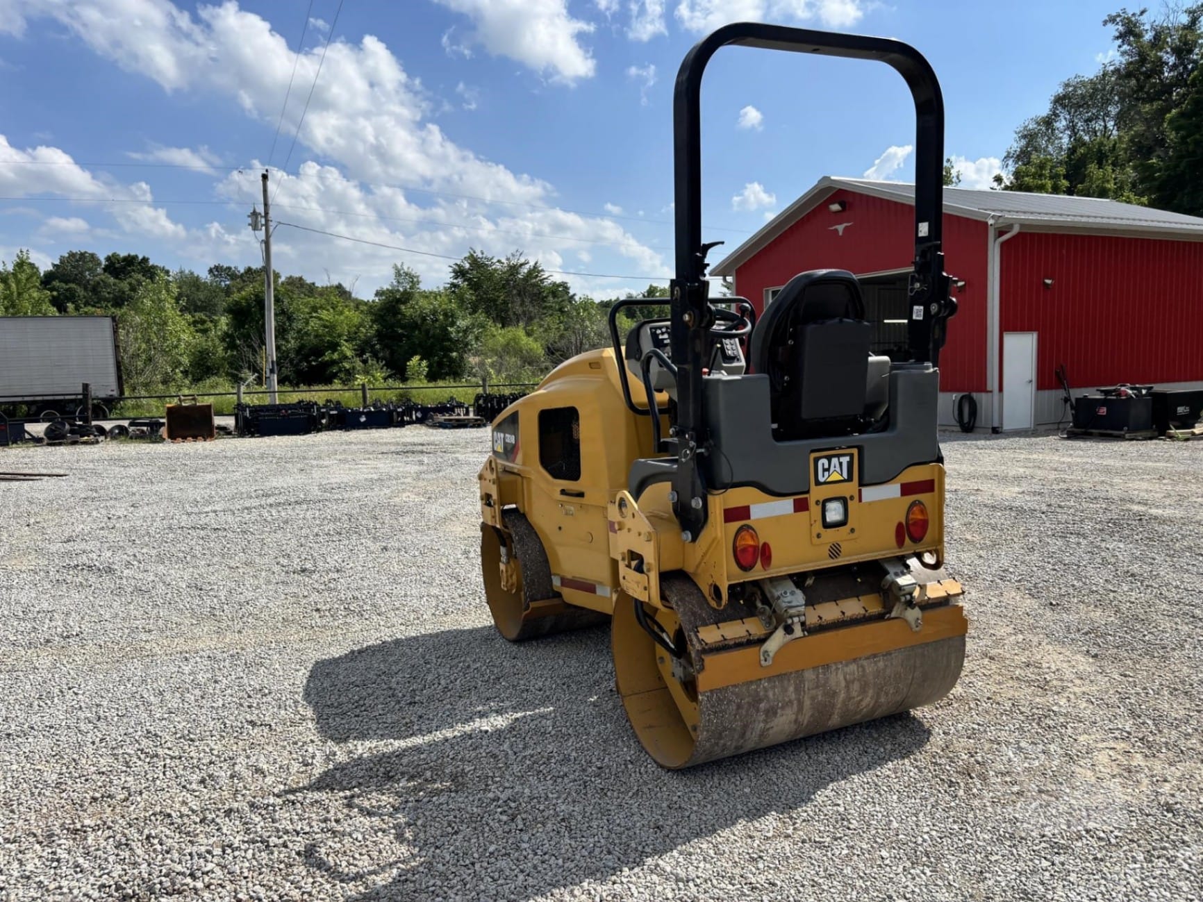 2018 Caterpillar CB24B Asphalt Rollers for sale in Jewett, IL - listing photo 5 of 8