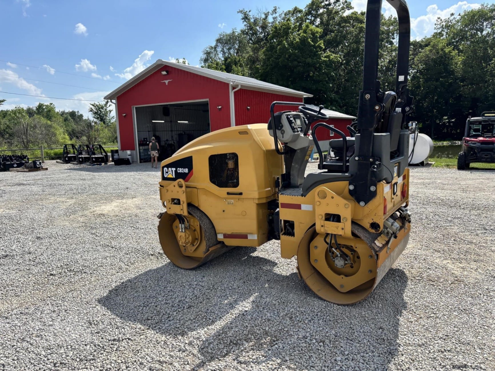 2018 Caterpillar CB24B Asphalt Rollers for sale in Jewett, IL - listing photo 6 of 8