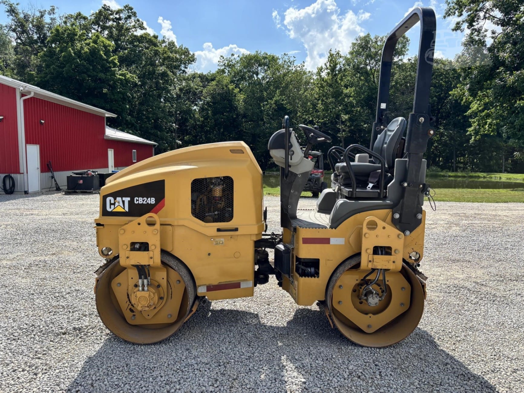 2018 Caterpillar CB24B Asphalt Rollers for sale in Jewett, IL - listing photo 7 of 8
