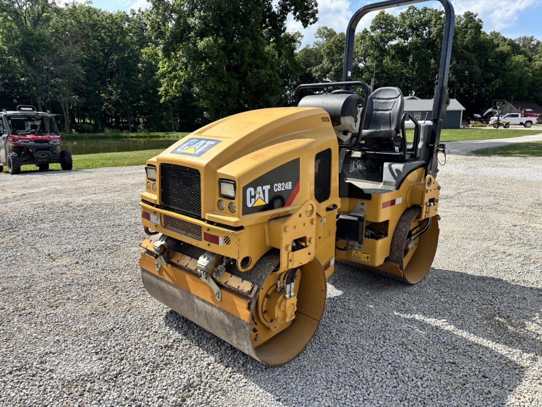 2018 Caterpillar CB24B Asphalt Rollers for sale in Jewett, IL - listing photo 8 of 8