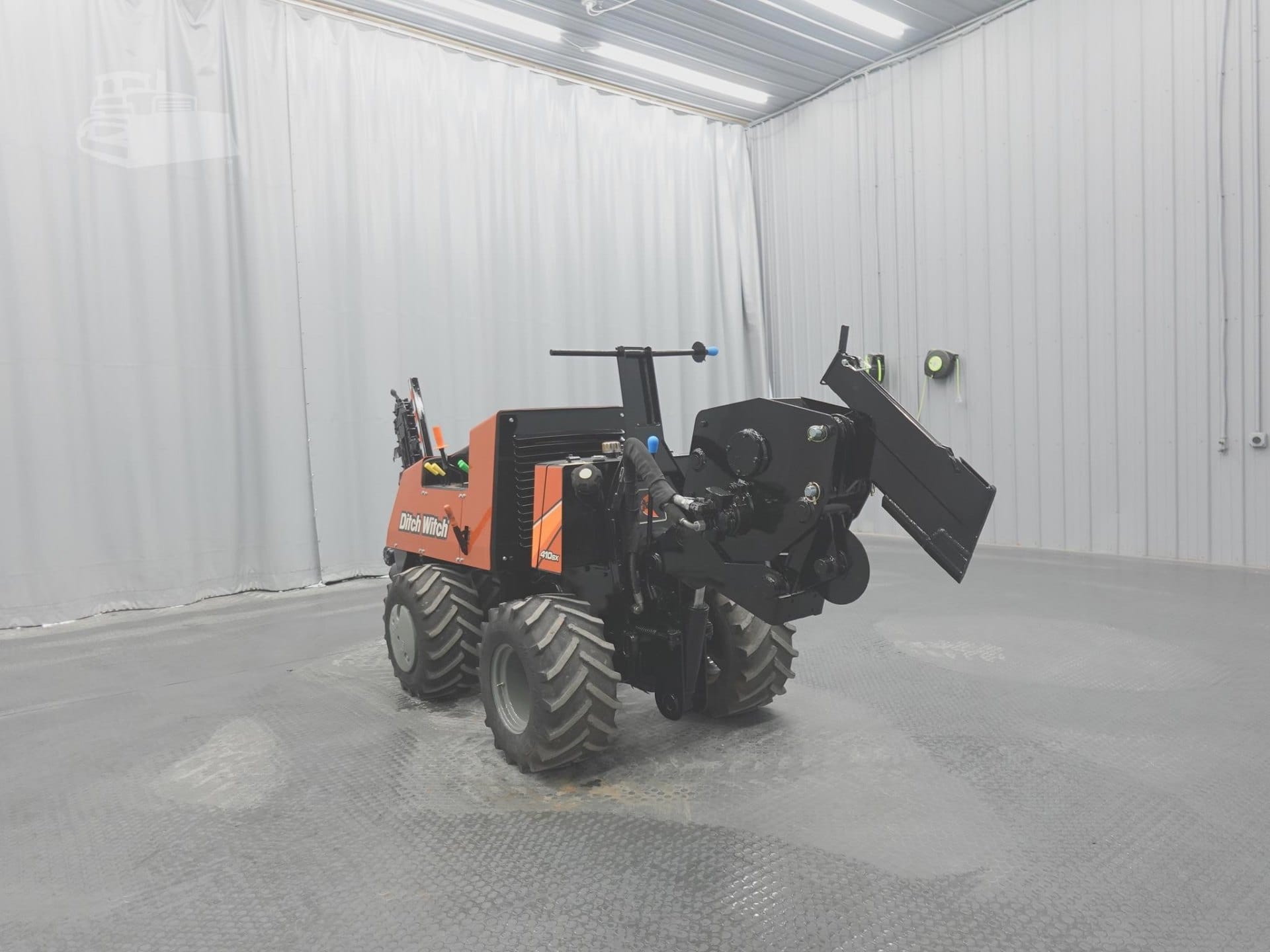 2018 Ditch Witch 410SX Trenchers for sale in Clinton, IL - listing photo 3 of 8