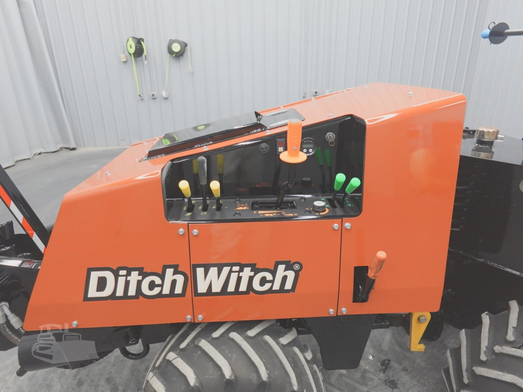 2018 Ditch Witch 410SX Trenchers for sale in Clinton, IL - listing photo 8 of 8