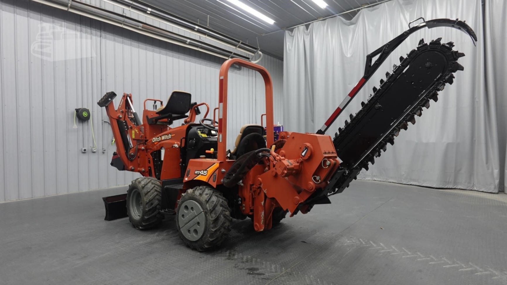 2018 Ditch Witch RT45 Trenchers for sale in Clinton, IL - listing photo 3 of 8
