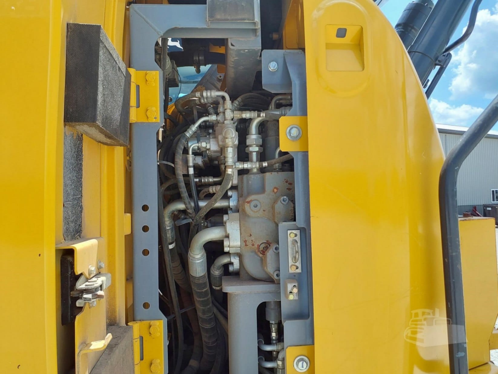 2018 John Deere 245G LC Excavators for sale in Mount Sterling, IA - listing photo 27 of 41